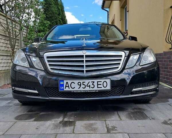 Черный Мерседес Е-Класс, объемом двигателя 2.14 л и пробегом 318 тыс. км за 14500 $, фото 1 на Automoto.ua
