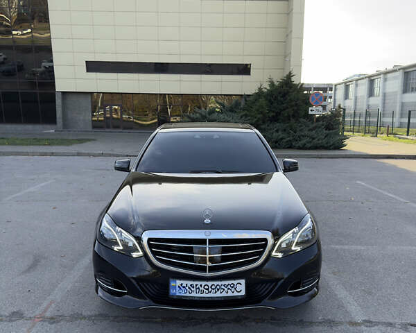 Черный Мерседес Е-Класс, объемом двигателя 3 л и пробегом 300 тыс. км за 22000 $, фото 1 на Automoto.ua