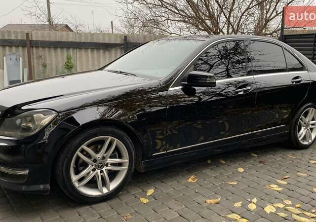 Черный Мерседес Е-Класс, объемом двигателя 1.8 л и пробегом 235 тыс. км за 14950 $, фото 1 на Automoto.ua