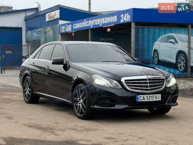 Черный Мерседес Е-Класс, объемом двигателя 2 л и пробегом 329 тыс. км за 17900 $, фото 1 на Automoto.ua