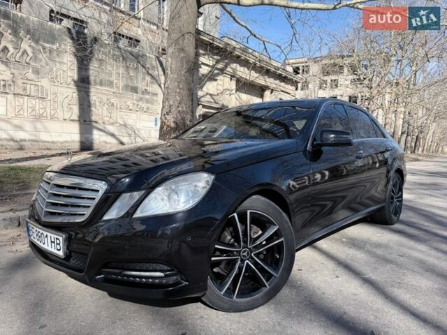 Черный Мерседес Е-Класс, объемом двигателя 2.2 л и пробегом 325 тыс. км за 13000 $, фото 1 на Automoto.ua