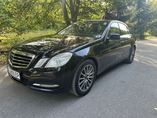 Черный Мерседес Е-Класс, объемом двигателя 1.8 л и пробегом 293 тыс. км за 9999 $, фото 1 на Automoto.ua