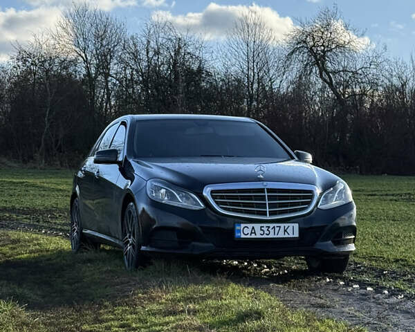 Черный Мерседес Е-Класс, объемом двигателя 2 л и пробегом 329 тыс. км за 13900 $, фото 1 на Automoto.ua