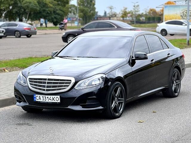 Чорний Мерседес Е-Клас, об'ємом двигуна 2 л та пробігом 215 тис. км за 14900 $, фото 1 на Automoto.ua