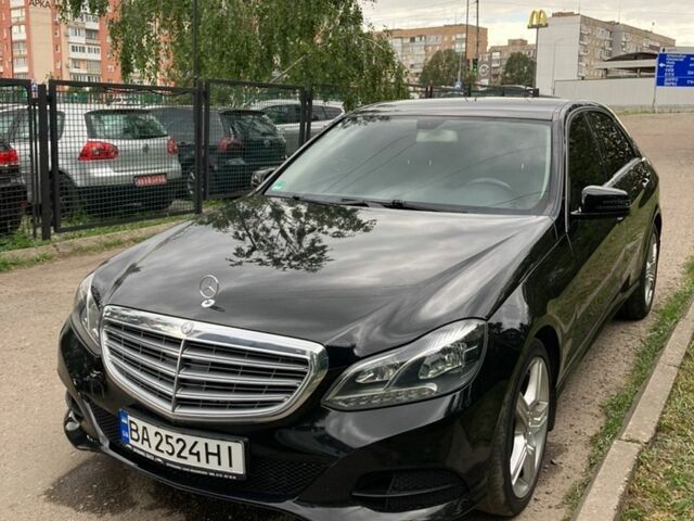 Черный Мерседес Е-Класс, объемом двигателя 2.1 л и пробегом 350 тыс. км за 16200 $, фото 1 на Automoto.ua