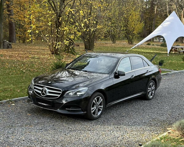 Черный Мерседес Е-Класс, объемом двигателя 2 л и пробегом 306 тыс. км за 12800 $, фото 1 на Automoto.ua