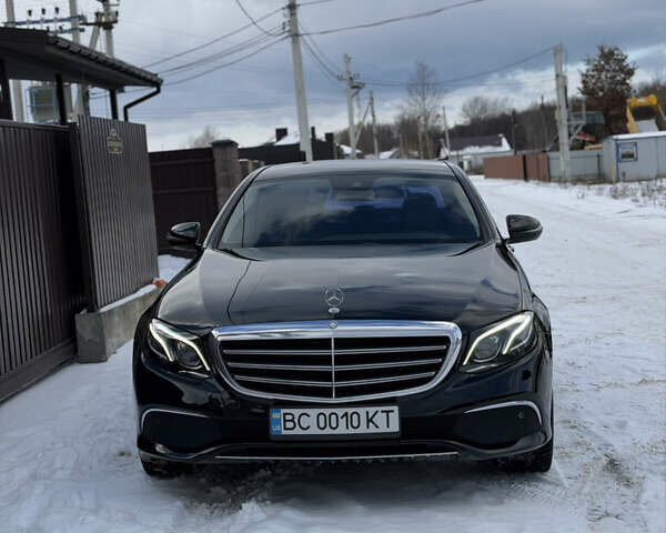Черный Мерседес Е-Класс, объемом двигателя 1.95 л и пробегом 187 тыс. км за 30500 $, фото 1 на Automoto.ua