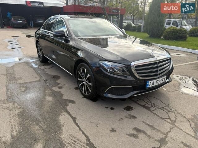 Черный Мерседес Е-Класс, объемом двигателя 1.95 л и пробегом 212 тыс. км за 26500 $, фото 1 на Automoto.ua