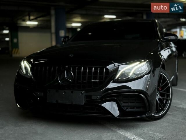 Черный Мерседес Е-Класс, объемом двигателя 1.95 л и пробегом 358 тыс. км за 23500 $, фото 1 на Automoto.ua