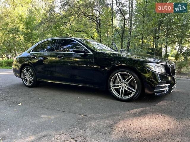 Черный Мерседес Е-Класс, объемом двигателя 2 л и пробегом 143 тыс. км за 29500 $, фото 1 на Automoto.ua
