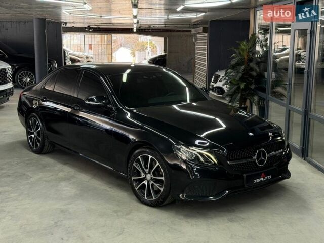 Черный Мерседес Е-Класс, объемом двигателя 1.95 л и пробегом 172 тыс. км за 26900 $, фото 1 на Automoto.ua