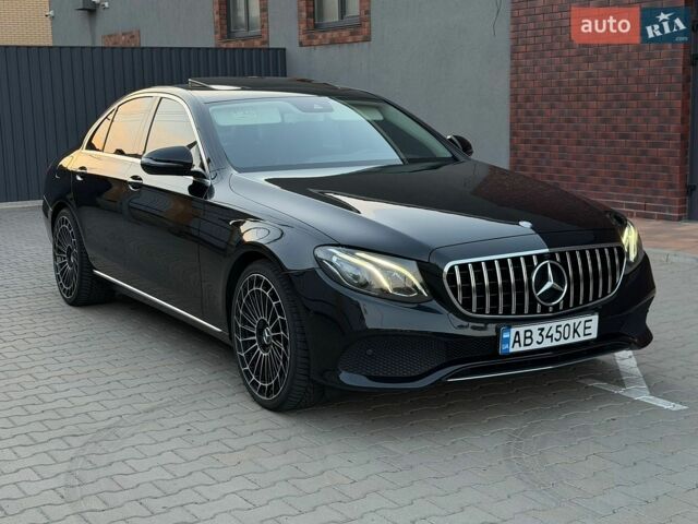 Чорний Мерседес Е-Клас, об'ємом двигуна 2 л та пробігом 150 тис. км за 24000 $, фото 1 на Automoto.ua