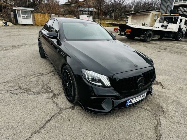 Черный Мерседес Е-Класс, объемом двигателя 2 л и пробегом 380 тыс. км за 23998 $, фото 1 на Automoto.ua