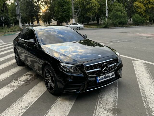 Черный Мерседес Е-Класс, объемом двигателя 2 л и пробегом 270 тыс. км за 26000 $, фото 1 на Automoto.ua