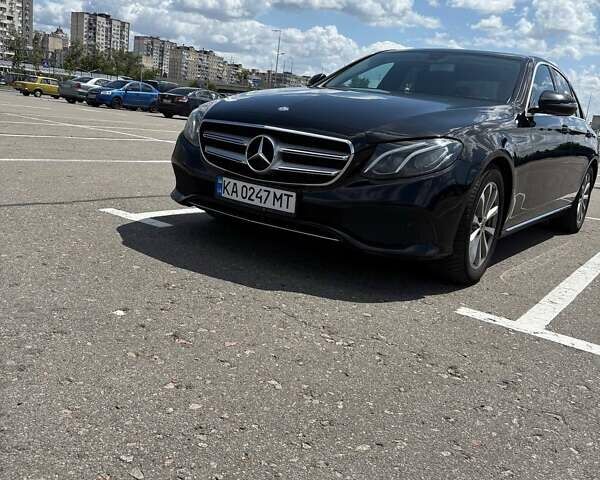 Черный Мерседес Е-Класс, объемом двигателя 1.95 л и пробегом 457 тыс. км за 21900 $, фото 1 на Automoto.ua