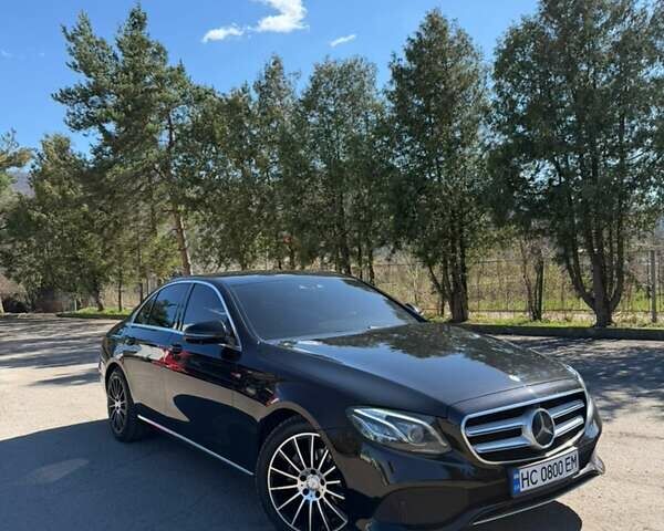 Черный Мерседес Е-Класс, объемом двигателя 1.95 л и пробегом 335 тыс. км за 24000 $, фото 1 на Automoto.ua