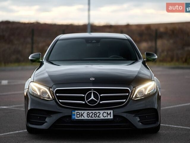 Черный Мерседес Е-Класс, объемом двигателя 1.95 л и пробегом 329 тыс. км за 25500 $, фото 1 на Automoto.ua