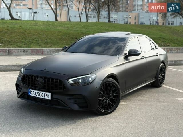 Чорний Мерседес Е-Клас, об'ємом двигуна 2 л та пробігом 136 тис. км за 28800 $, фото 1 на Automoto.ua