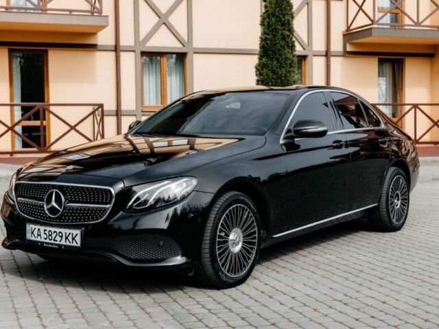 Черный Мерседес Е-Класс, объемом двигателя 2 л и пробегом 340 тыс. км за 22500 $, фото 1 на Automoto.ua