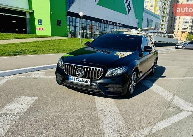 Черный Мерседес Е-Класс, объемом двигателя 1.99 л и пробегом 138 тыс. км за 27500 $, фото 1 на Automoto.ua