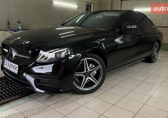 Черный Мерседес Е-Класс, объемом двигателя 1.95 л и пробегом 187 тыс. км за 27900 $, фото 1 на Automoto.ua