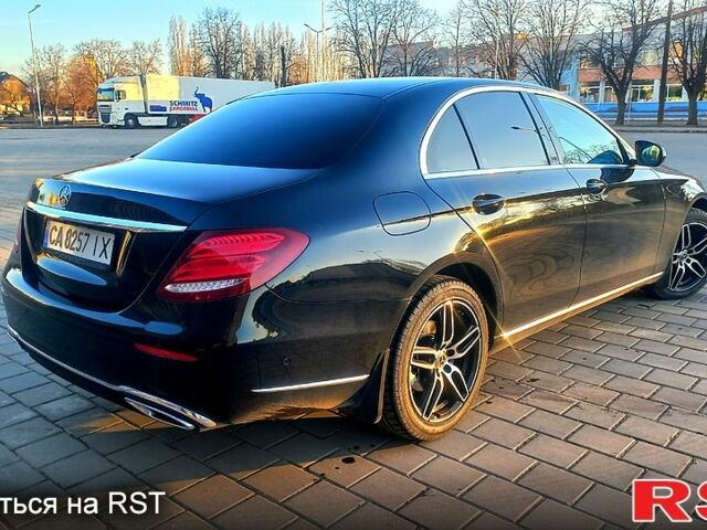 Чорний Мерседес Е-Клас, об'ємом двигуна 2 л та пробігом 223 тис. км за 24500 $, фото 1 на Automoto.ua