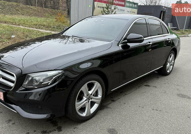 Черный Мерседес Е-Класс, объемом двигателя 2 л и пробегом 190 тыс. км за 26500 $, фото 1 на Automoto.ua