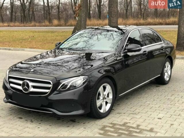 Черный Мерседес Е-Класс, объемом двигателя 1.9 л и пробегом 160 тыс. км за 32000 $, фото 1 на Automoto.ua
