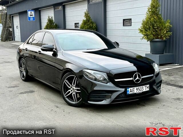 Чорний Мерседес Е-Клас, об'ємом двигуна 2 л та пробігом 117 тис. км за 33000 $, фото 1 на Automoto.ua