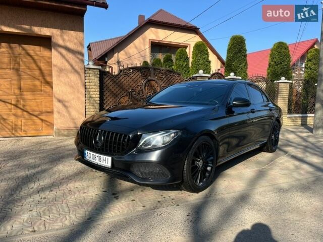 Черный Мерседес Е-Класс, объемом двигателя 2 л и пробегом 220 тыс. км за 25700 $, фото 1 на Automoto.ua