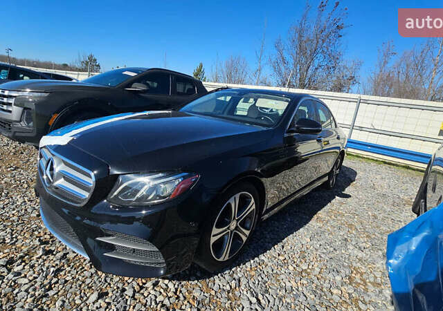 Чорний Мерседес Е-Клас, об'ємом двигуна 2 л та пробігом 159 тис. км за 13500 $, фото 1 на Automoto.ua