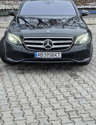 Чорний Мерседес Е-Клас, об'ємом двигуна 1.95 л та пробігом 225 тис. км за 26900 $, фото 1 на Automoto.ua