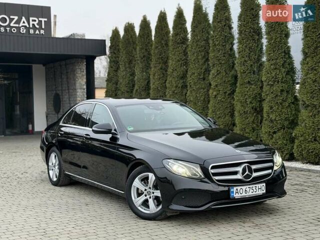Чорний Мерседес Е-Клас, об'ємом двигуна 1.95 л та пробігом 290 тис. км за 25999 $, фото 1 на Automoto.ua