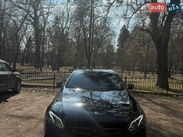 Черный Мерседес Е-Класс, объемом двигателя 3 л и пробегом 93 тыс. км за 35200 $, фото 1 на Automoto.ua