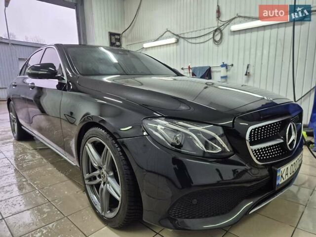 Черный Мерседес Е-Класс, объемом двигателя 1.95 л и пробегом 140 тыс. км за 35000 $, фото 1 на Automoto.ua