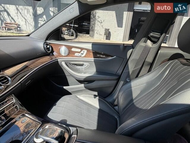 Черный Мерседес Е-Класс, объемом двигателя 1.99 л и пробегом 137 тыс. км за 29000 $, фото 1 на Automoto.ua