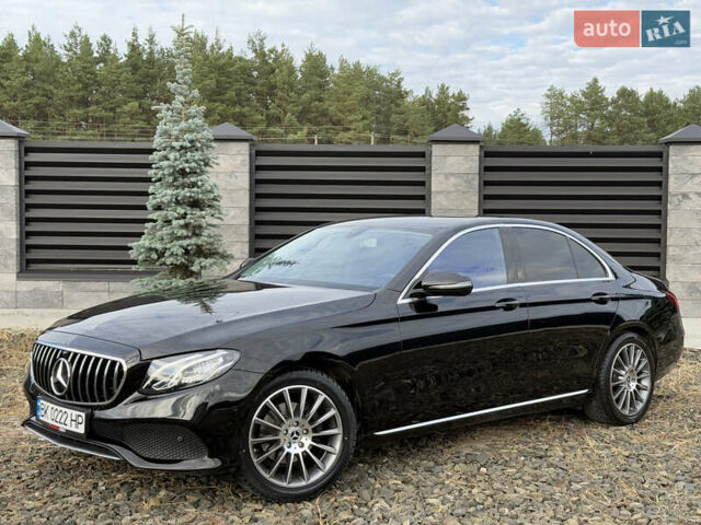 Черный Мерседес Е-Класс, объемом двигателя 2 л и пробегом 197 тыс. км за 29999 $, фото 1 на Automoto.ua