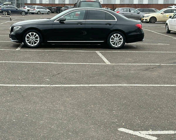 Черный Мерседес Е-Класс, объемом двигателя 1.99 л и пробегом 360 тыс. км за 21300 $, фото 1 на Automoto.ua