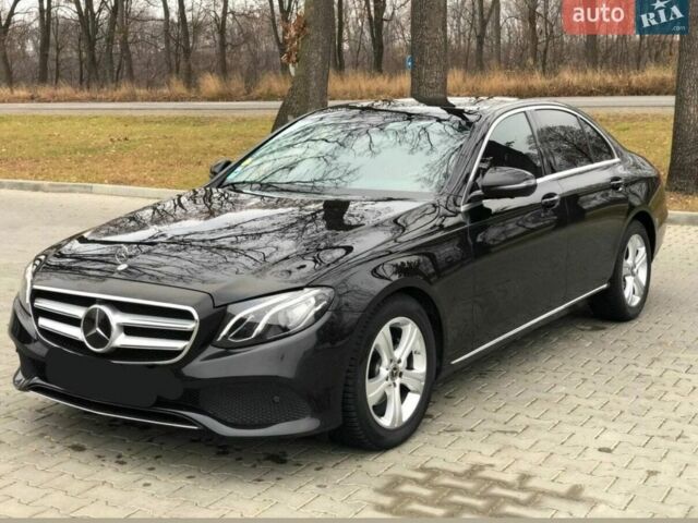 Черный Мерседес Е-Класс, объемом двигателя 1.9 л и пробегом 160 тыс. км за 32000 $, фото 1 на Automoto.ua
