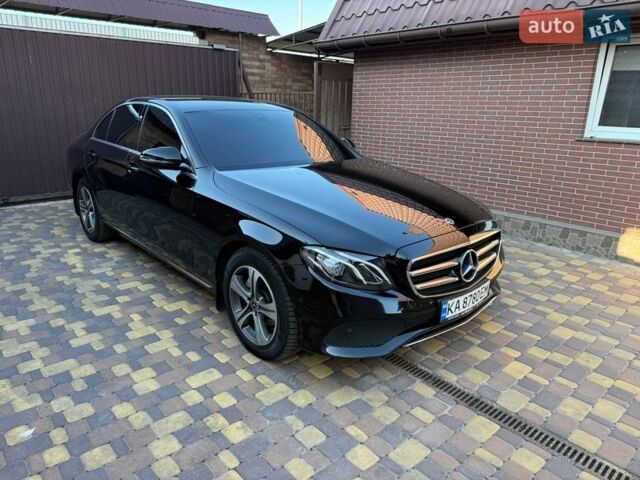 Черный Мерседес Е-Класс, объемом двигателя 1.95 л и пробегом 198 тыс. км за 26500 $, фото 1 на Automoto.ua