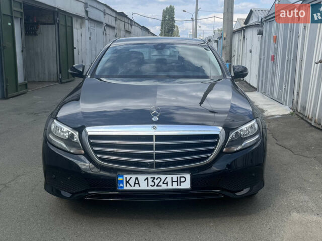 Черный Мерседес Е-Класс, объемом двигателя 1.95 л и пробегом 272 тыс. км за 27000 $, фото 1 на Automoto.ua