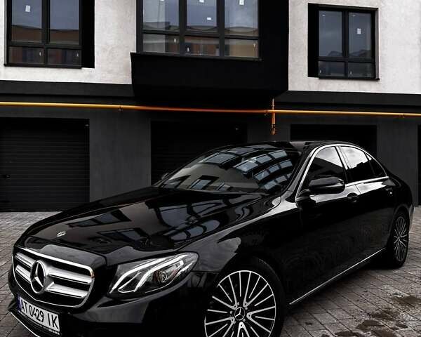 Чорний Мерседес Е-Клас, об'ємом двигуна 2 л та пробігом 405 тис. км за 22800 $, фото 1 на Automoto.ua