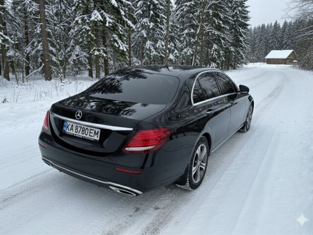 Чорний Мерседес Е-Клас, об'ємом двигуна 2 л та пробігом 197 тис. км за 28500 $, фото 1 на Automoto.ua