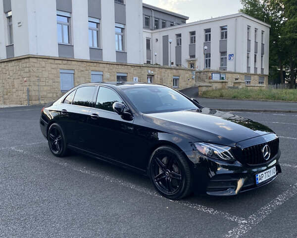 Черный Мерседес Е-Класс, объемом двигателя 2 л и пробегом 108 тыс. км за 30500 $, фото 1 на Automoto.ua