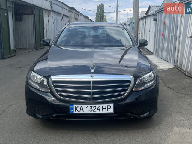 Черный Мерседес Е-Класс, объемом двигателя 1.95 л и пробегом 272 тыс. км за 27000 $, фото 1 на Automoto.ua