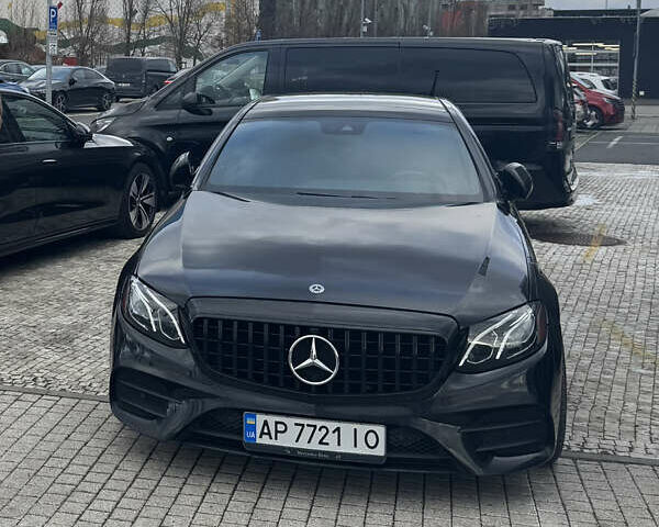 Чорний Мерседес Е-Клас, об'ємом двигуна 2 л та пробігом 119 тис. км за 30500 $, фото 1 на Automoto.ua