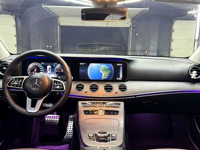 Чорний Мерседес Е-Клас, об'ємом двигуна 2 л та пробігом 80 тис. км за 27000 $, фото 1 на Automoto.ua