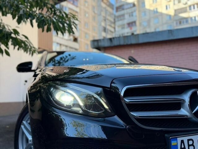Черный Мерседес Е-Класс, объемом двигателя 1.95 л и пробегом 167 тыс. км за 27000 $, фото 1 на Automoto.ua