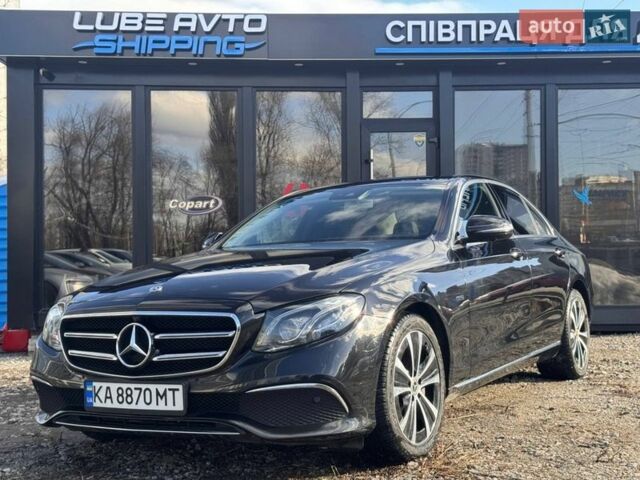 Черный Мерседес Е-Класс, объемом двигателя 1.95 л и пробегом 204 тыс. км за 34500 $, фото 1 на Automoto.ua
