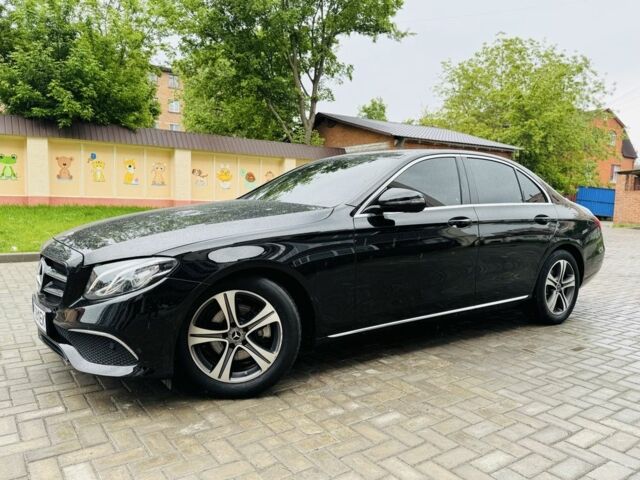 Чорний Мерседес Е-Клас, об'ємом двигуна 2 л та пробігом 59 тис. км за 31500 $, фото 1 на Automoto.ua